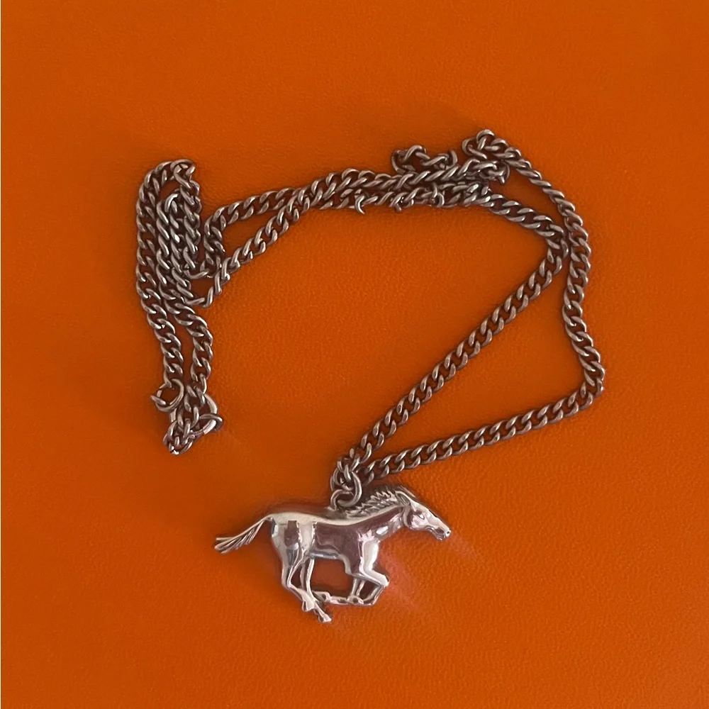 Avon Silver Horse Pendant Necklace 16”Unisex .